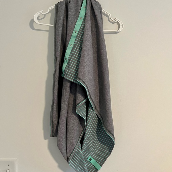 LULULEMON | Vinyasa Infinity Scarf Mint Green & Gray Striped - Picture 2 of 3